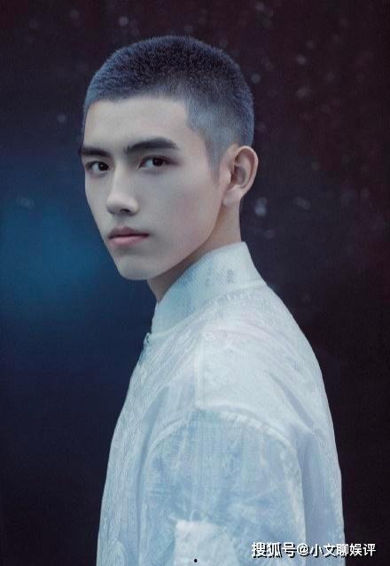 日韩演员李哥图片高清视频,日韩巨星风采再现